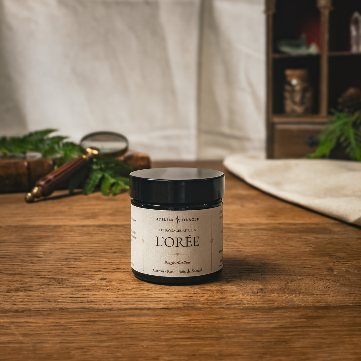 Bougie L’Orée - Citron, bois de santal & rose · Obsidienne noire
